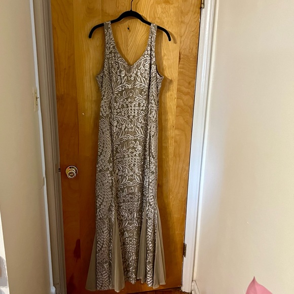 Alex Evenings Dresses & Skirts - Alex Evenings champagne floral embroidered evening dress